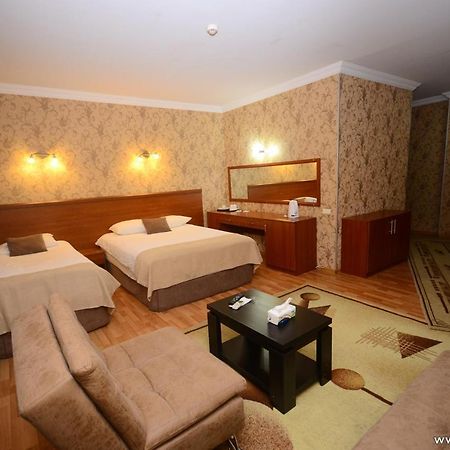 Hotel Istanbul Batumi Esterno foto