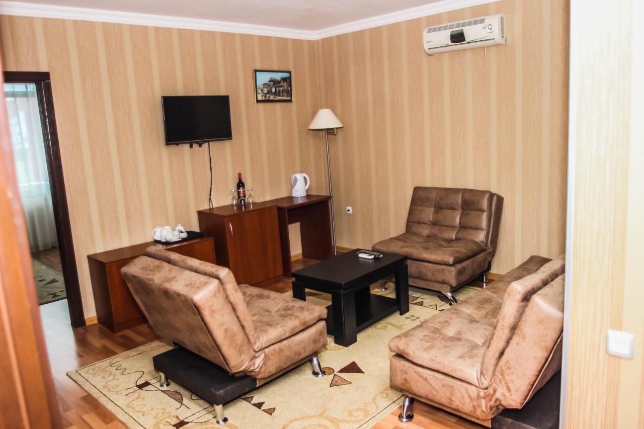 Hotel Istanbul Batumi Esterno foto