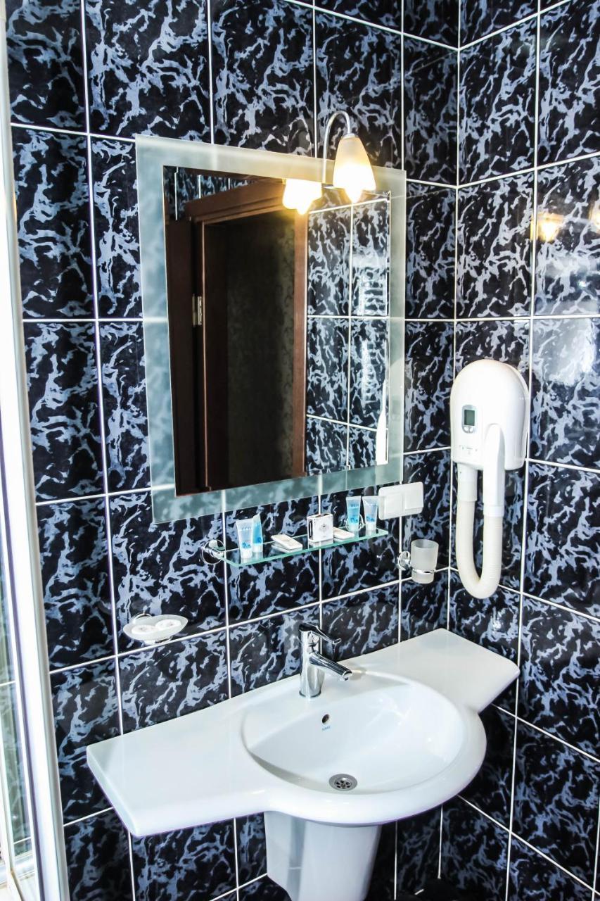 Hotel Istanbul Batumi Esterno foto