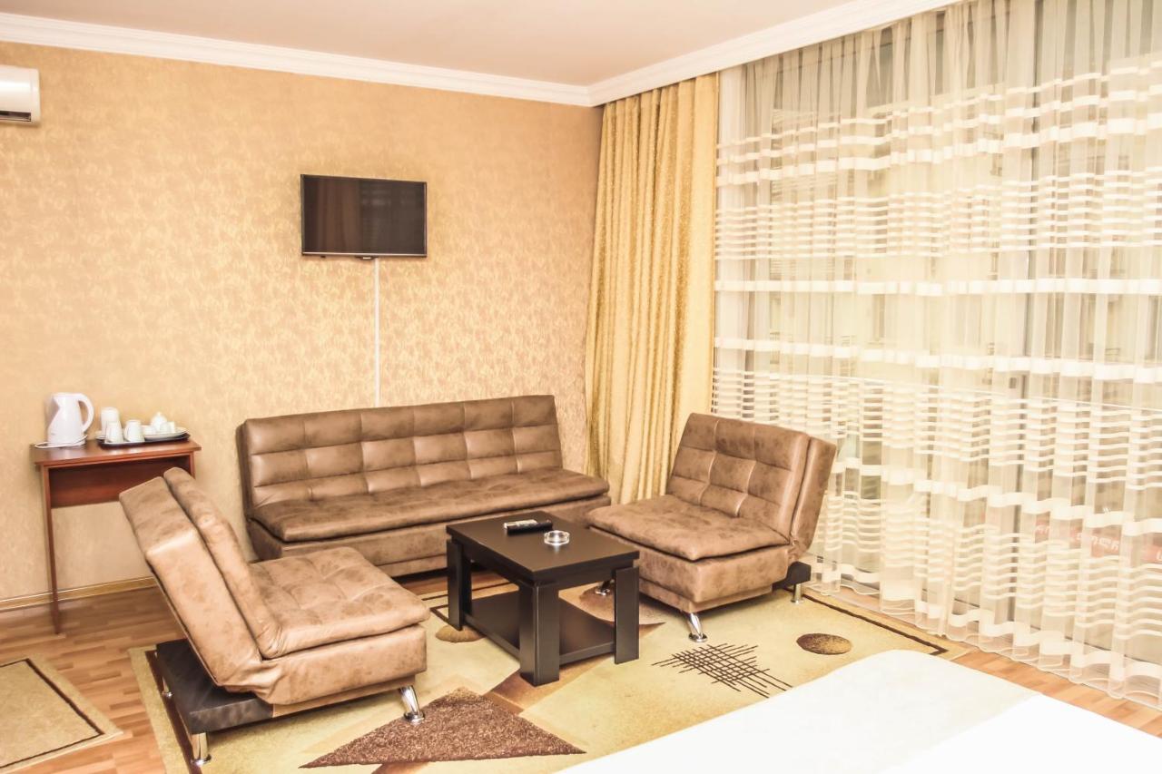 Hotel Istanbul Batumi Esterno foto