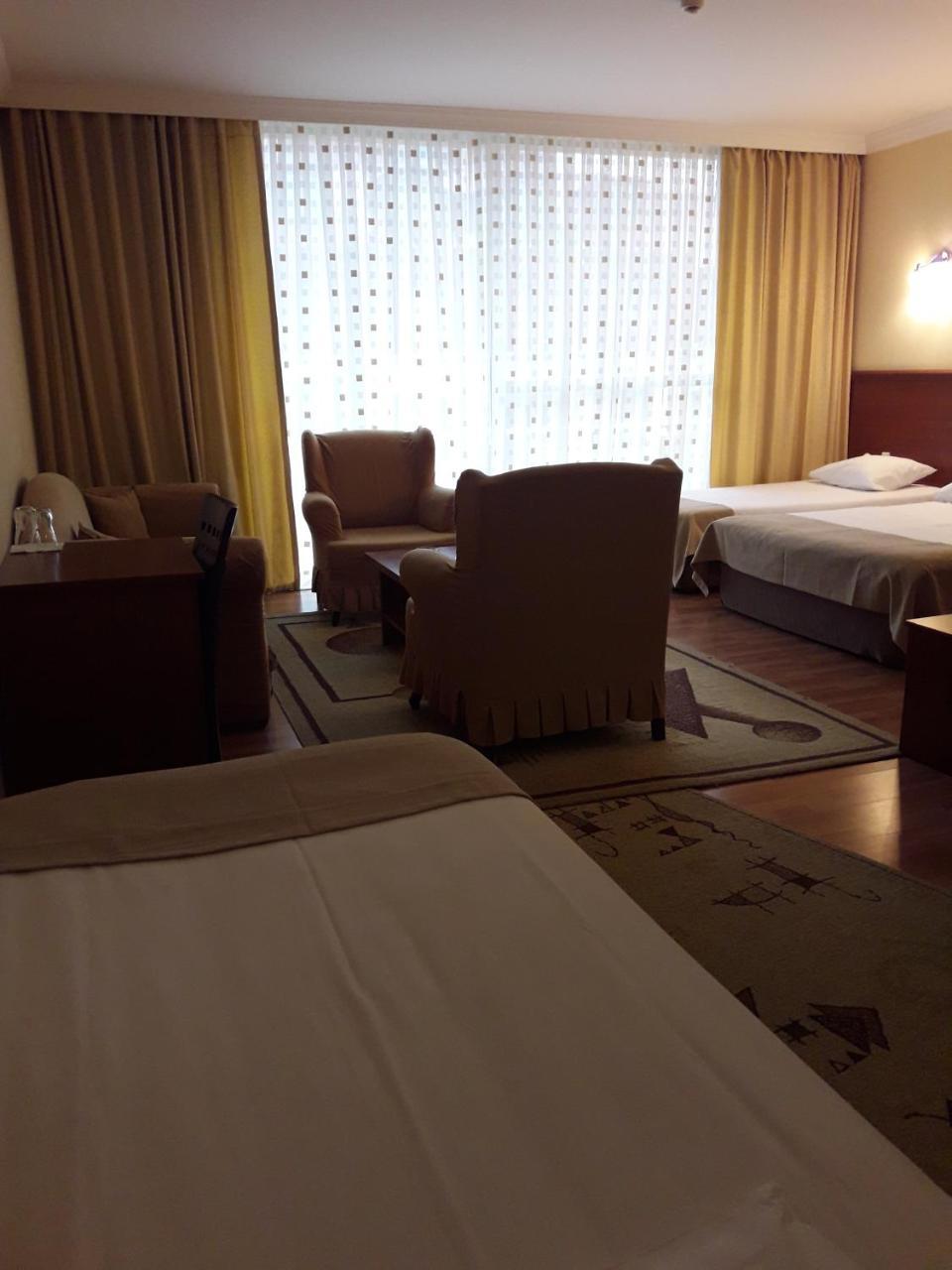 Hotel Istanbul Batumi Esterno foto