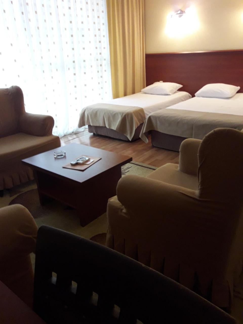 Hotel Istanbul Batumi Esterno foto