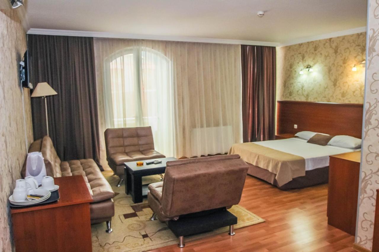 Hotel Istanbul Batumi Esterno foto