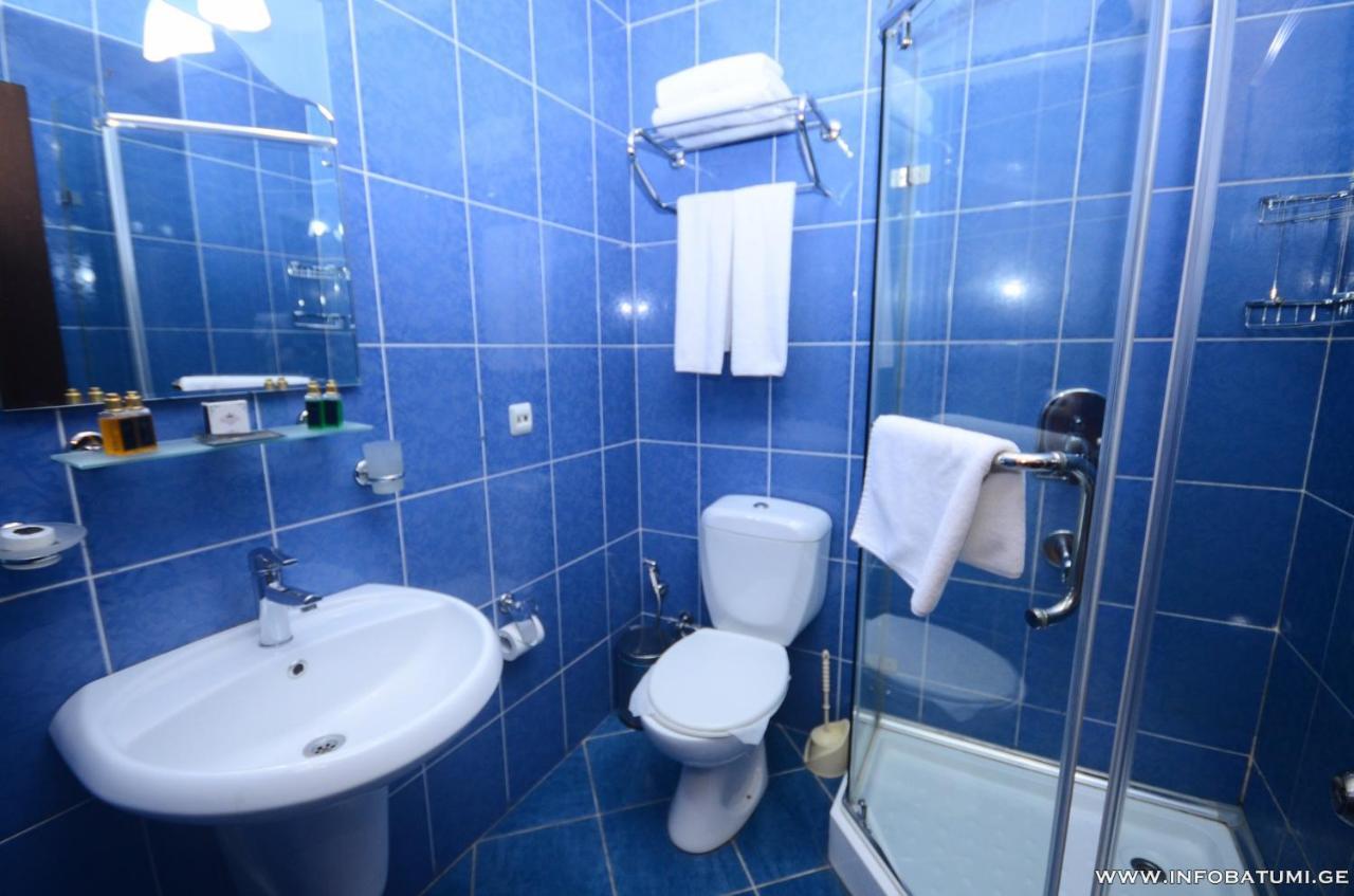 Hotel Istanbul Batumi Esterno foto