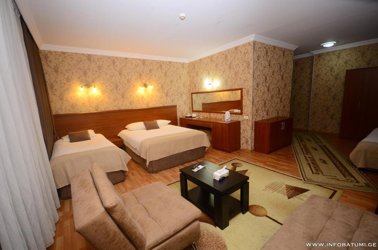 Hotel Istanbul Batumi Esterno foto