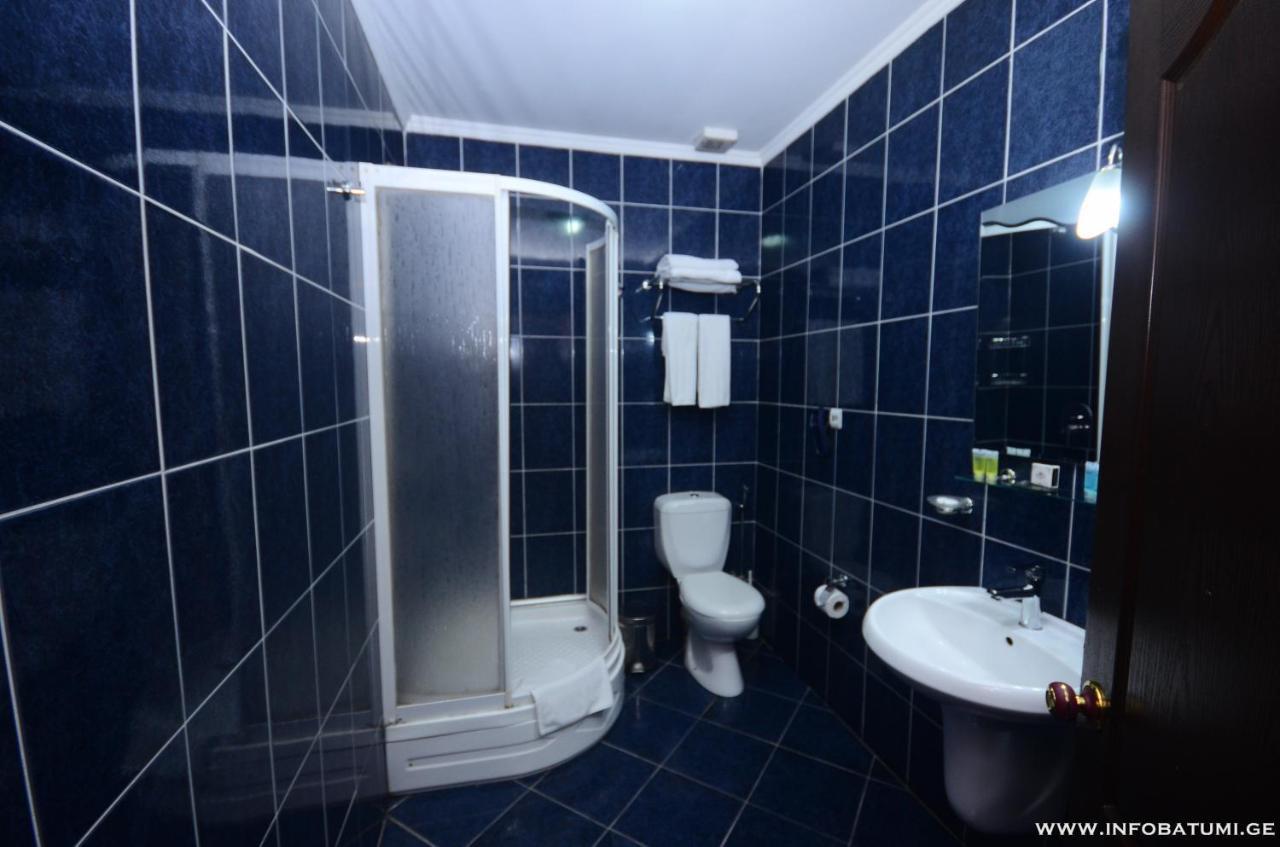 Hotel Istanbul Batumi Esterno foto